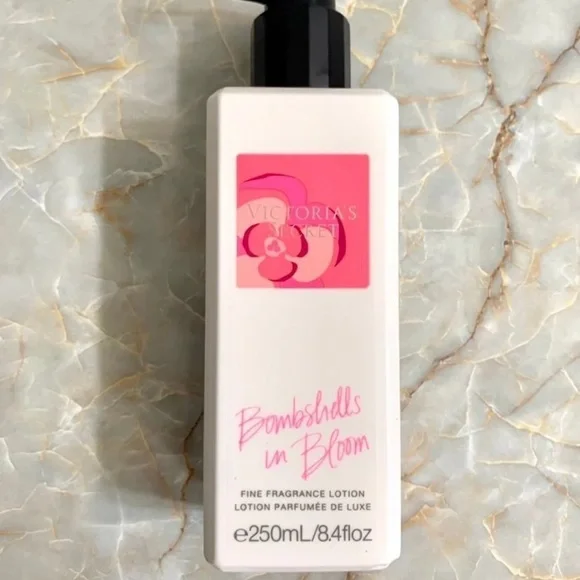 Victoria's Secret Bombshells in Bloom Lotion NEW - Picture 2 of 4